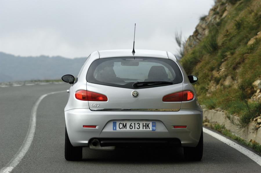  Alfa Romeo 147 3-Door (937A) 2004 года  (фото 25 из 48)